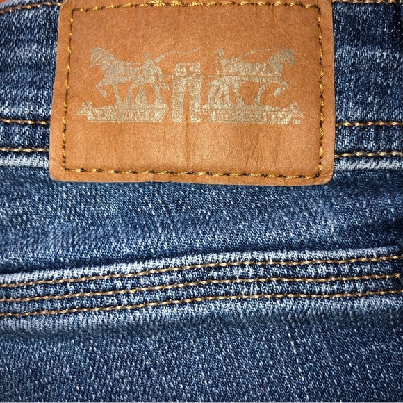 EUC Levis 529 Curvy Boot Cut Stretch Medium Wash - Picture 9 of 11